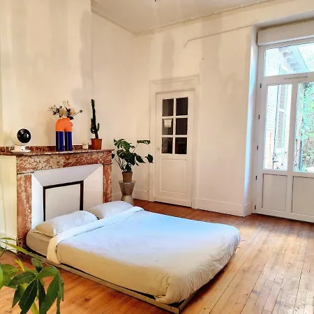 Zen Rustic & Private Backyard Center Appartement