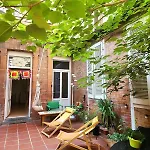 Zen Rustic & Private Backyard Center Apartment *