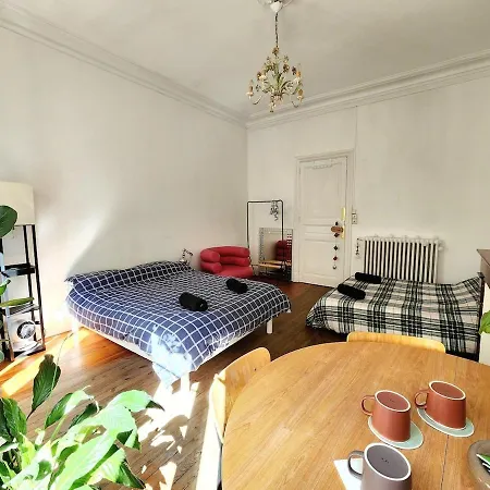 Apartman Zen Rustic & Private Backyard Center