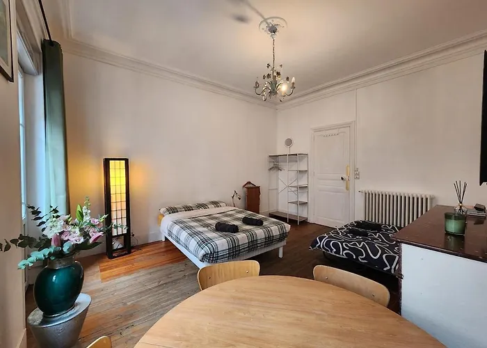 Apartamento Zen Rustic & Private Backyard Center