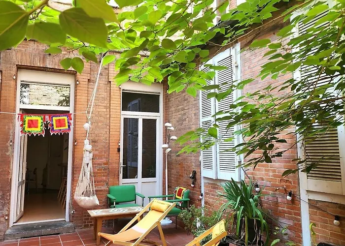 Zen Rustic & Private Backyard Center Apartment *