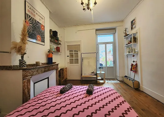 Zen Rustic & Private Backyard Center *