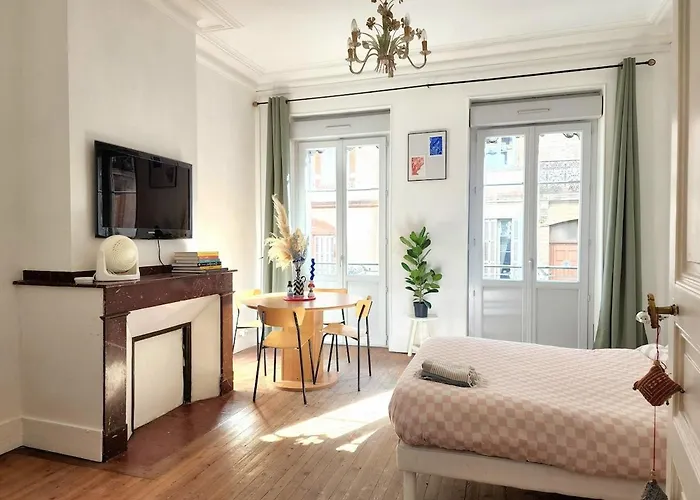 Zen Rustic & Private Backyard Center Apartment